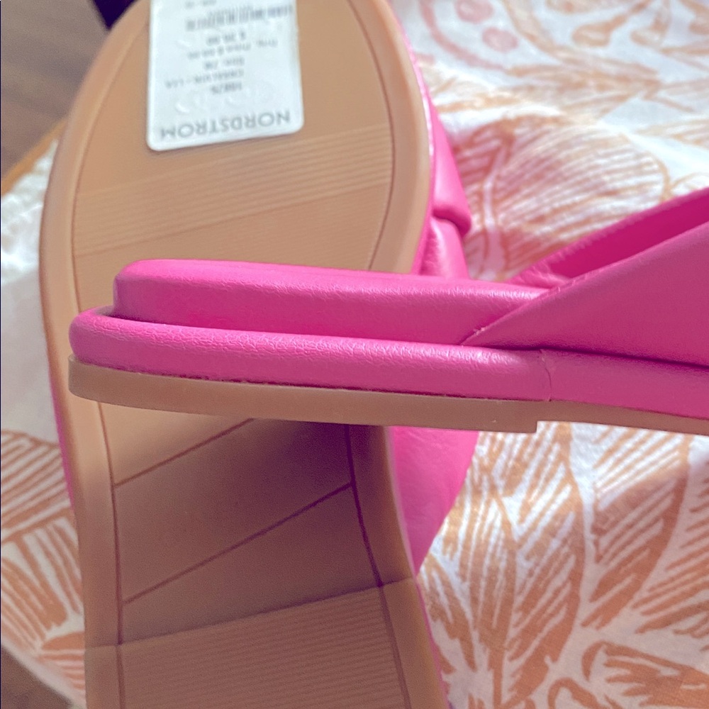 Pink Leather Slide Sandals from Nordstrom. NWT.  Never worn. Soft & Cushy.Size 7 - Picture 6 of 16